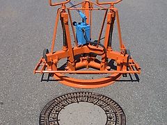 BECK BECK-Schachtrahmenheber für ø ca. 625 mm, teilhydraulisch mit 3 Doppelmeißeln mit rundem Abstützrahmen für Schächte